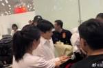 中国女足已经回国！今日凌晨，中国女足从澳大利亚提前飞抵广州